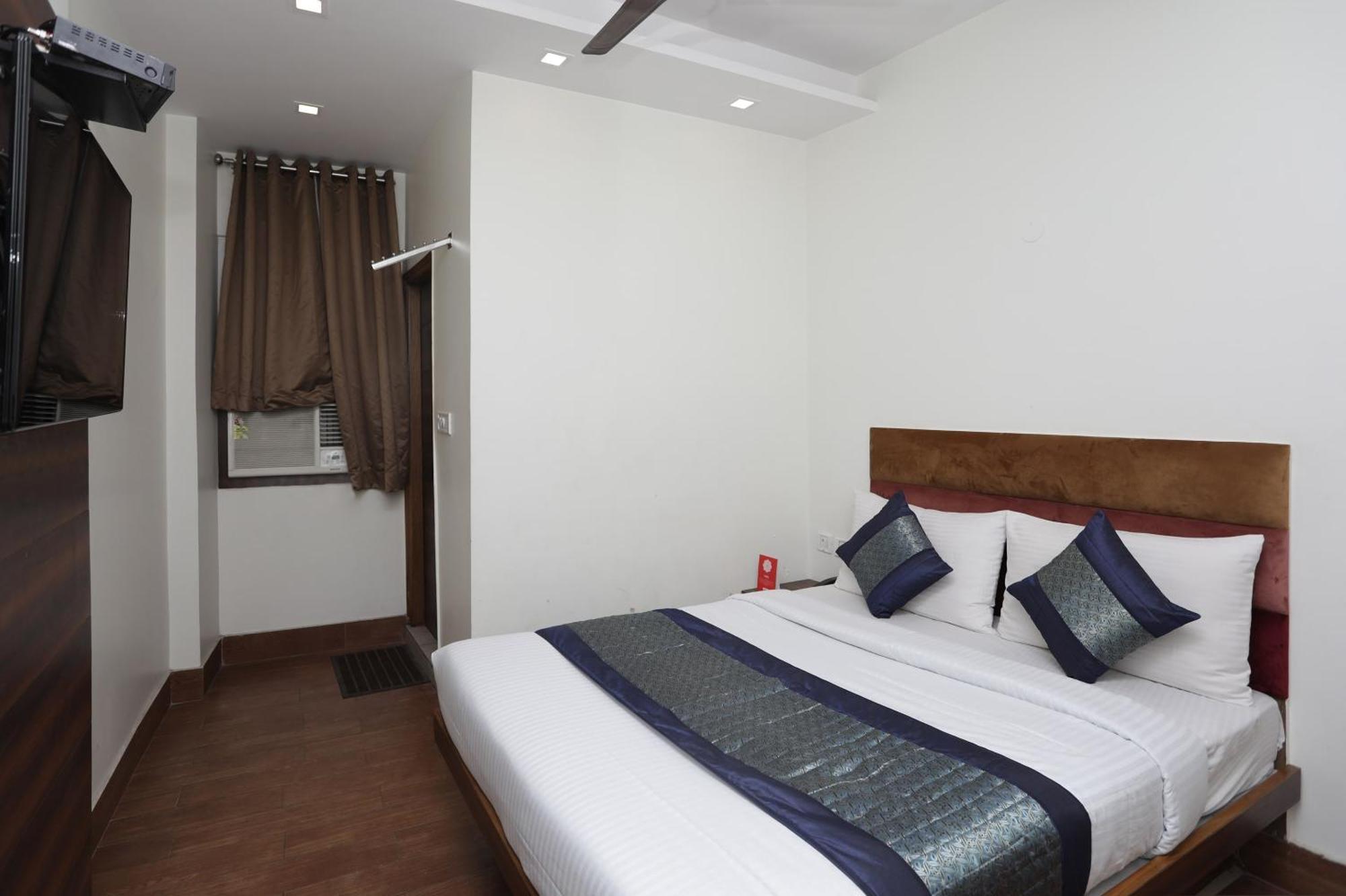 โอโย 12519 โฮเต็ล ซันพาเลซ Hotel เดลี ภายนอก รูปภาพ