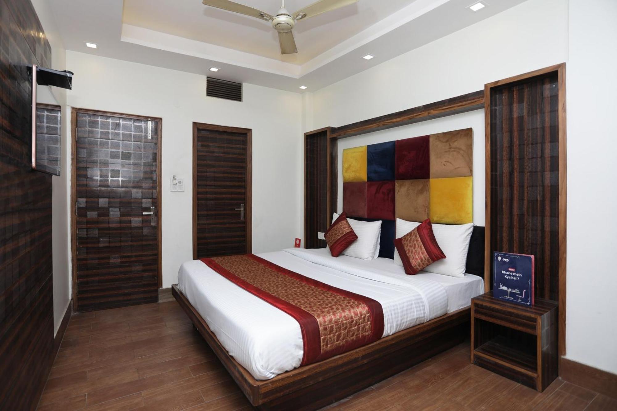 โอโย 12519 โฮเต็ล ซันพาเลซ Hotel เดลี ภายนอก รูปภาพ